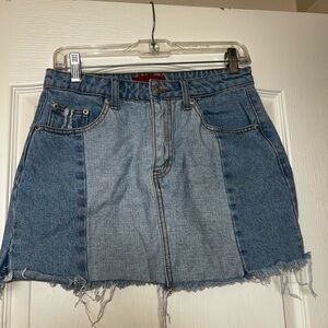 Mini skirt with dual denim colors